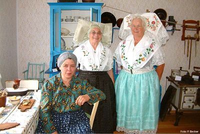 Frauen in spreewälder Trachten