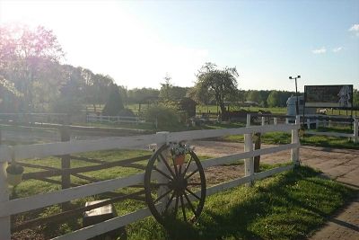 Einfahrt Wehlans Pferdehof