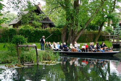 Rollstuhlgerechte Kahnfahrten im Spreewald – Barrierefrei mit dem Rollstuhlkahn
