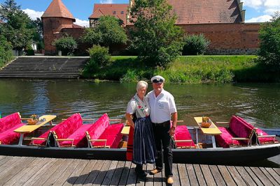 Kahnfährmann Bernd Klausch mit seiner Frau