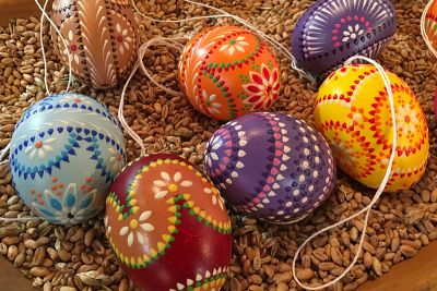 bunte Wachsbossier Ostereier