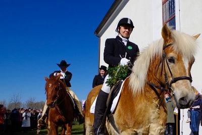 das Hoffnungssträußchen wird mitgeführt