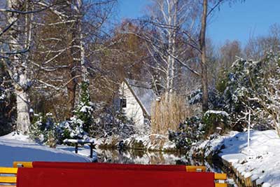 Winter Kahnfahrt in Burg Kauper mit Schnee