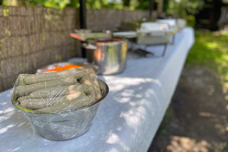 Bratwürste vom Grillmenü der Grillkahnfahrt in Lübben