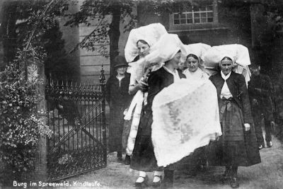 Ansichtskarte 1935: Kindstaufe Ansichtskarte 1935: Kindstaufe