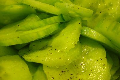 Gurken salzen und pfeffern Gurken salzen und pfeffern