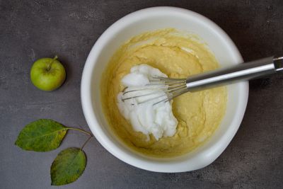 Eischnee vorsichtig unterheben
