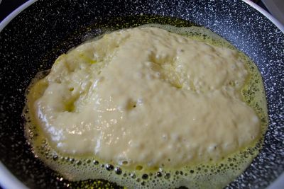 Teig im Leinöl ausbacken