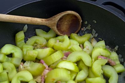 Gurken glasig mit Biss braten