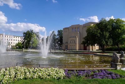 im Schillerpark am Staatstheater Cottbus
