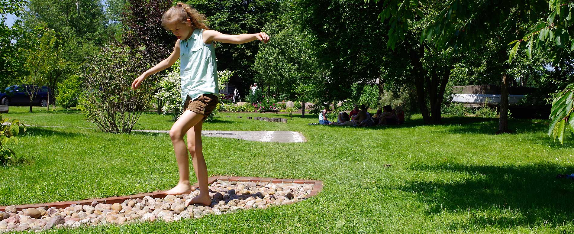 Barfuß durch den Barfuß-Park in Burg Spreewald