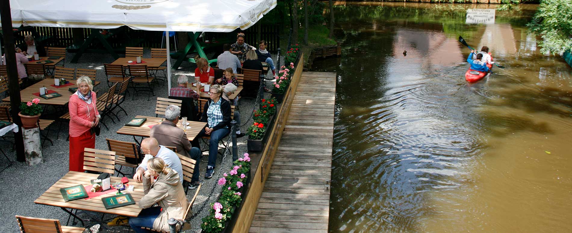 Gastronomie am Wasser: Kleiner Spreewaldhafen in Lübbenau