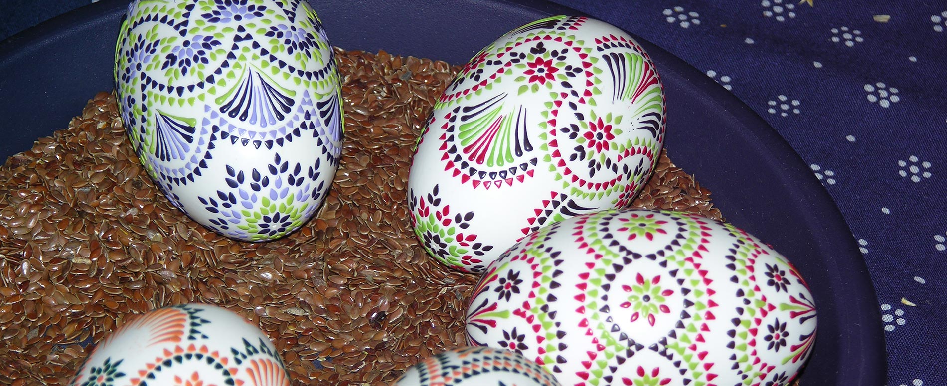 Sorbische Ostereier in der Bossiertechnik